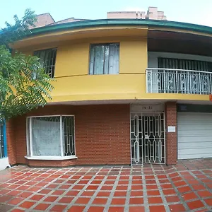 Pensión Le Vi, Medellín